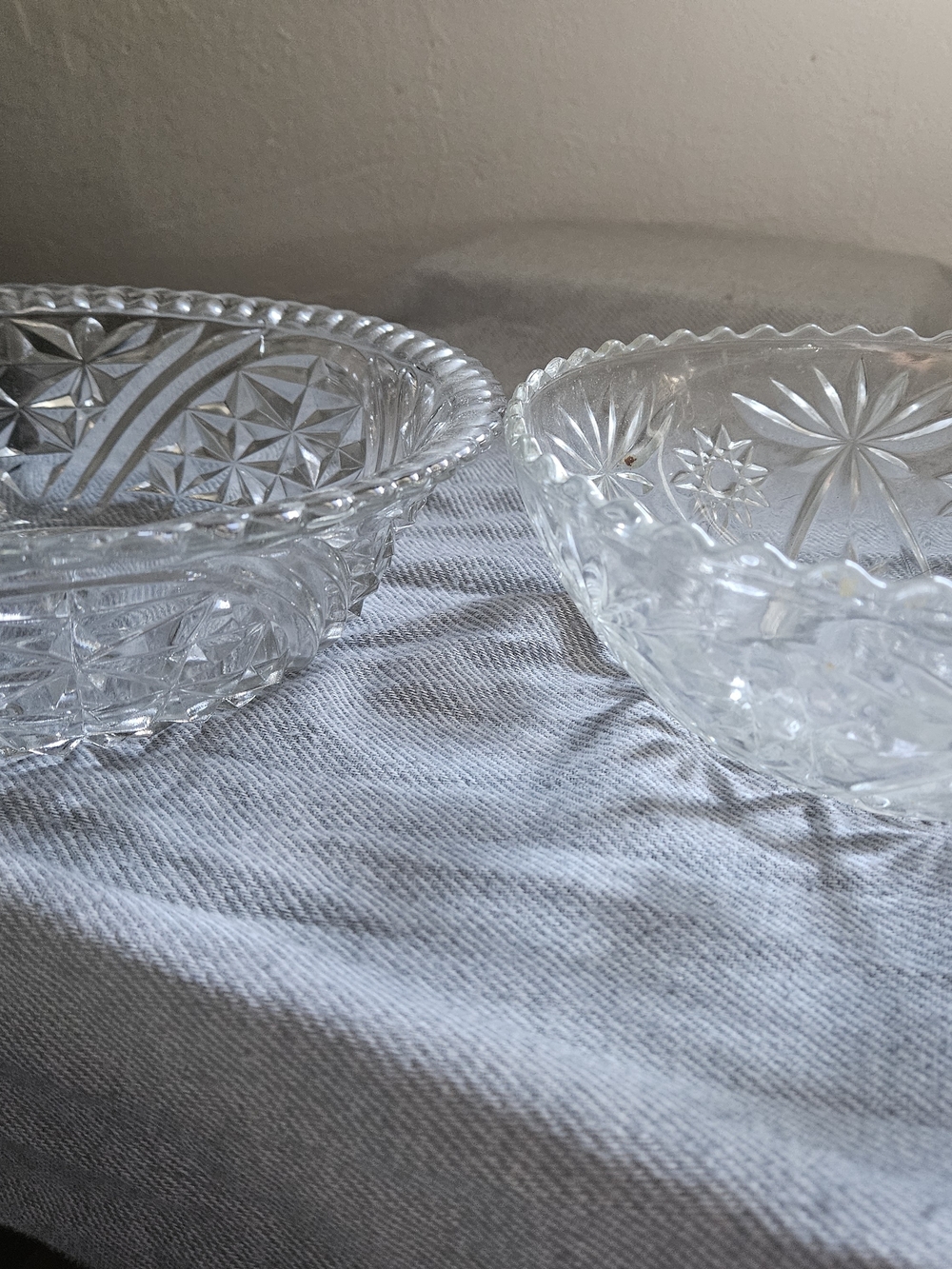 Clear Cut Glass Serving Bowl - Elegant Patterned Design